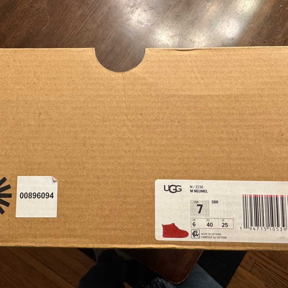UGG NEW Red Suede Chukka Boots - Picture 5 of 6